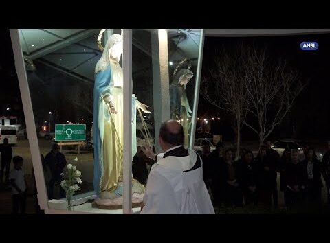 Poggi participó de la entronización de la Virgen de la Medalla Milagrosa en la rotonda de ingreso a