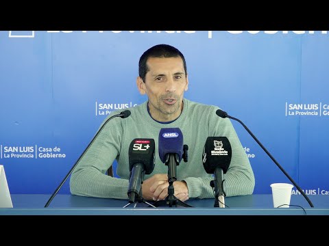 Ramiro Fuentes, subdirector de juegos deportivos intercolegiales. Ramiro Fuentes, subdirector de juegos deportivos intercolegiales.