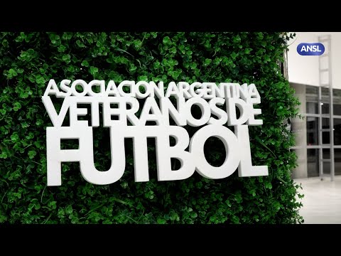 Claudio Poggi compartió una cena con los participantes del Torneo Nacional de veteranos de fútbol Claudio Poggi compartió una cena con los participantes del Torneo Nacional de veteranos de fútbol