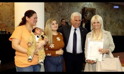 Claudio Poggi entrega certificados del PIE en Salón Blanco