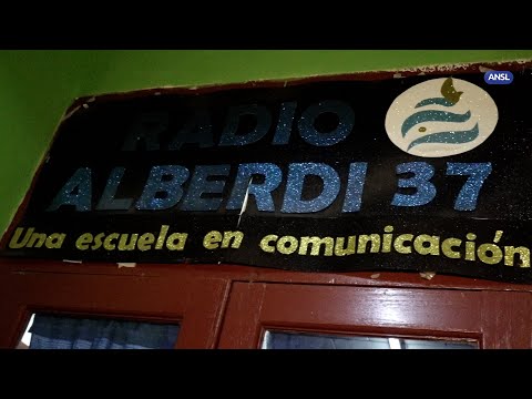Claudio Poggi entrega diplomas del plan pie en Justo Daract Claudio Poggi entrega diplomas del plan pie en Justo Daract