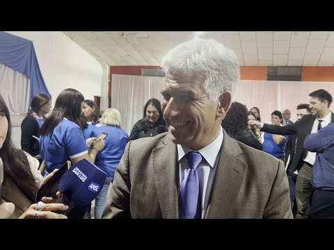 Claudio Poggi habla sobre la entrega de diplomas Claudio Poggi habla sobre la entrega de diplomas