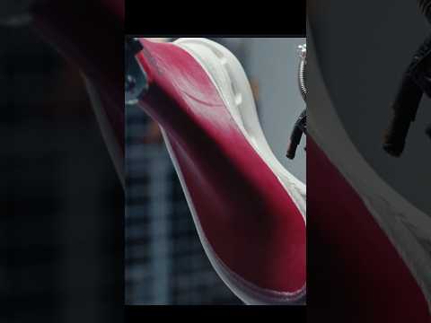 CloudBoom Strike LS el futuro del calzado deportivo #shorts