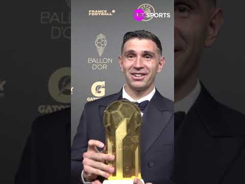 Con ustedes… EL MEJOR ARQUERO DEL MUNDO ð𧤠DIBU MARTÃNEZ y su trofeo Yashin Con ustedes… EL MEJOR ARQUERO DEL MUNDO ð𧤠DIBU MARTÃNEZ y su trofeo Yashin