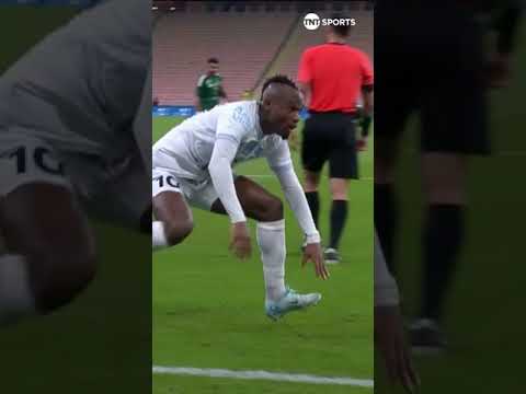 GOD DE GODWIN ð Festejo a lo King Kong y bailecito. GOD DE GODWIN ð Festejo a lo King Kong y bailecito.