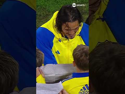 LA DUPLA URUGUAYA DE BOCA ðºð¾ðµð¡ Cavani y Merentiel se retiraron abrazados de La Bombonera LA DUPLA URUGUAYA DE BOCA ðºð¾ðµð¡ Cavani y Merentiel se retiraron abrazados de La Bombonera