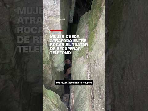 Mujer queda atrapada entre rocas al tratar de recuperar el teléfono