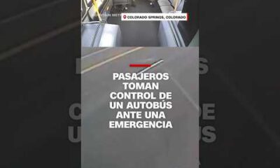 Pasajeros toman control de un autobús ante una emergencia