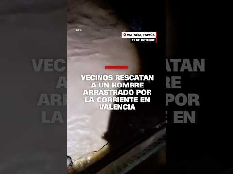 Vecinos rescatan dramáticamente a hombre arrastrado por la corriente en Valencia Vecinos rescatan dramáticamente a hombre arrastrado por la corriente en Valencia