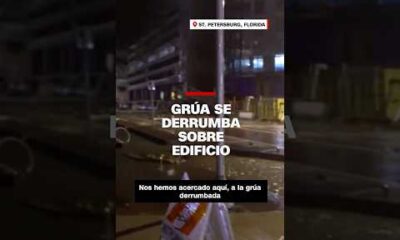 Video muestra una grúa colapsada sobre un edificio