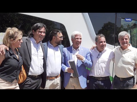 Claudio Poggi acompaña a las familias de Merlo en la visita a sus futuras viviendas