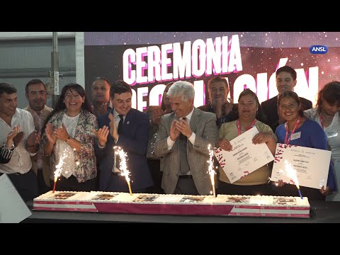 Claudio Poggi participa de la entrega de diplomas a egresados en UPrO de La Calera