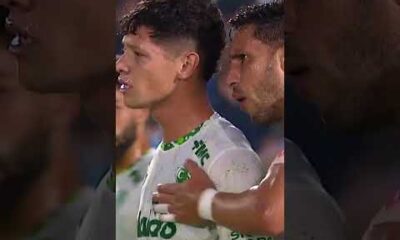 COMPAÃERISMO PURO EN SARMIENTO ð¤Guiacobini recibiÃ³ apoyo tras el error en el gol de AtlÃ©tico TucumÃ¡n