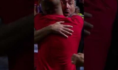 El Kily GonzÃ¡lez le metiÃ³ un tremendo beso a su ayudante tras el golazo de PittÃ³n ð