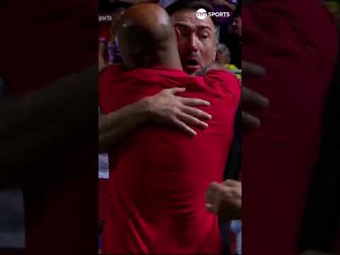 El Kily GonzÃ¡lez le metiÃ³ un tremendo beso a su ayudante tras el golazo de PittÃ³n ð