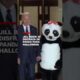 Jill Biden se disfraza de panda para Halloween