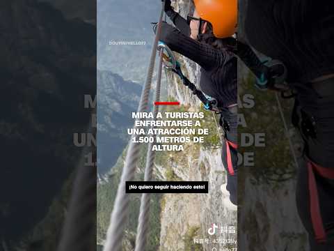 Mira a turistas enfrentarse a una atracción de 1.500 metros de altura