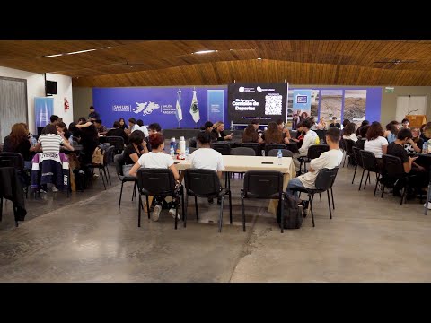 Palabras del Gobernador Claudio Poggi, a alumnos en el Salón Malvinas Palabras del Gobernador Claudio Poggi, a alumnos en el Salón Malvinas