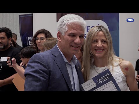 Poggi entrega escrituras en Merlo Poggi entrega escrituras en Merlo