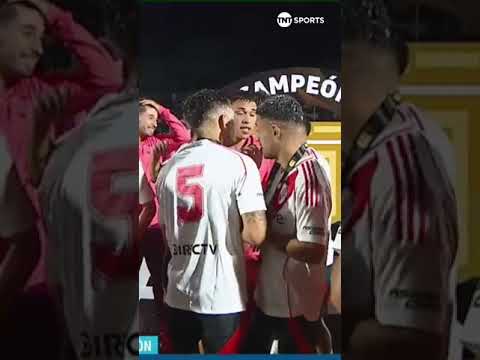 ¡LA COPA EN ALTO! ð La Reserva de River levantó el Trofeo de Campeones âªð´ ¡LA COPA EN ALTO! ð La Reserva de River levantó el Trofeo de Campeones âªð´