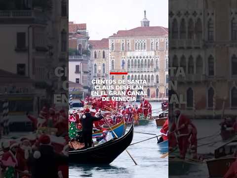 Cientos de Santa Claus desfilan en el gran canal de #Venecia