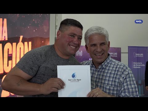Claudio Poggi entregó resoluciones de San Luis Agua en San Martín Claudio Poggi entregó resoluciones de San Luis Agua en San Martín