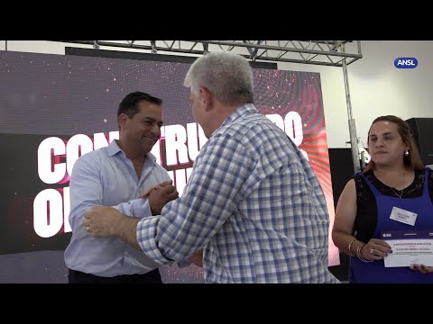 Claudio Poggi participa de la entrega de diplomas en UPrO de San Martín