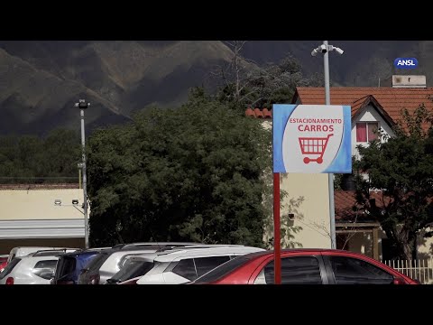 Claudio Poggi visita la ampliación de la playa de estacionamiento de El Supermercado TOP Claudio Poggi visita la ampliación de la playa de estacionamiento de El Supermercado TOP