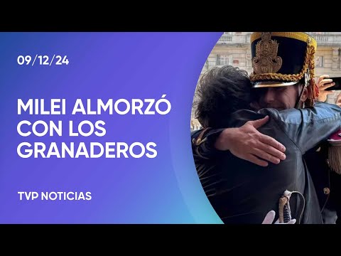 El Presidente almorzó con el cuerpo de Granaderos en la Casa Rosada El Presidente almorzó con el cuerpo de Granaderos en la Casa Rosada