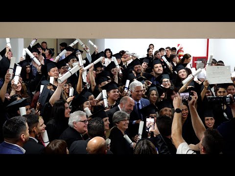 Testimonios de egresados de la ULP Testimonios de egresados de la ULP