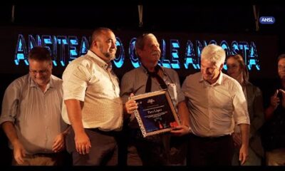 Claudio Poggi asiste a la Fiesta de la Calle Angosta