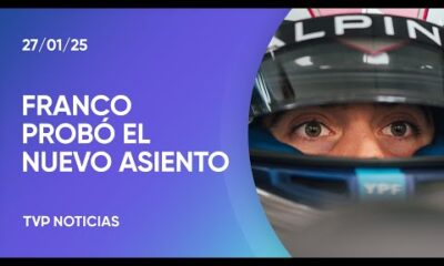 Colapinto con el mono y casco de su nuevo equipo para la F1 2025