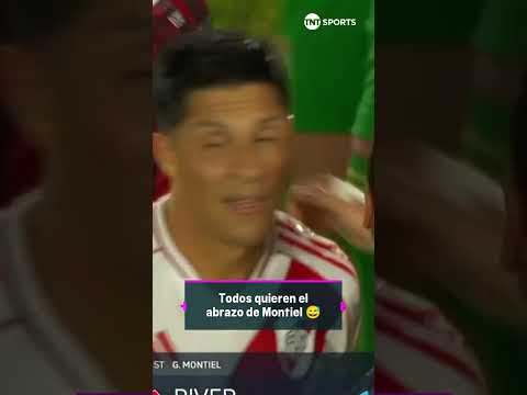 CompaÃ±eros y RIVALES ð TODOS abrazan a Gonzalo Montiel tras el final del partido
