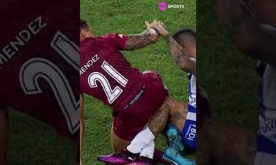 100% LUCHA ð¥ en el partido entre LanÃºs y VÃ©lez en La Fortaleza