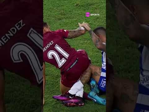 100% LUCHA ð¥ en el partido entre LanÃºs y VÃ©lez en La Fortaleza