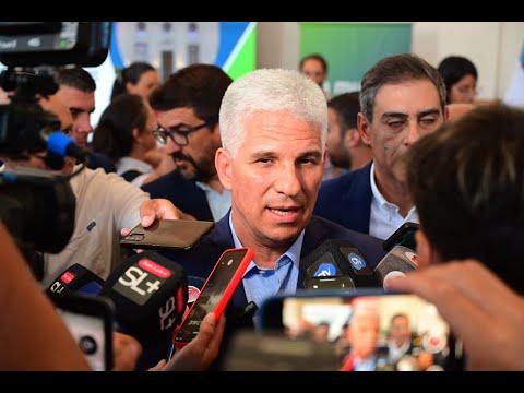 Claudio Poggi habla con la prensa en el municipio de San Luis