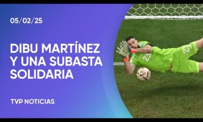 Dibu solidario: se subastaron por 100 mil dólares los guantes que usó en la final de la Copa América
