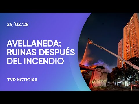 Incendio en Avellaneda: tres días después, los bomberos siguen trabajando en el depósito
