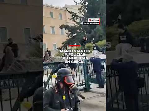 Manifestantes y policías se enfrentan en Grecia