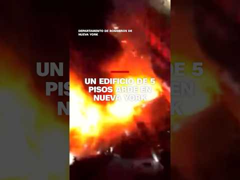 Un edificio de 5 pisos arde en Nueva York