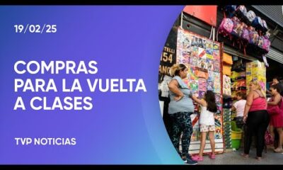 Vuelta al cole: Largas filas para comprar útiles en Once