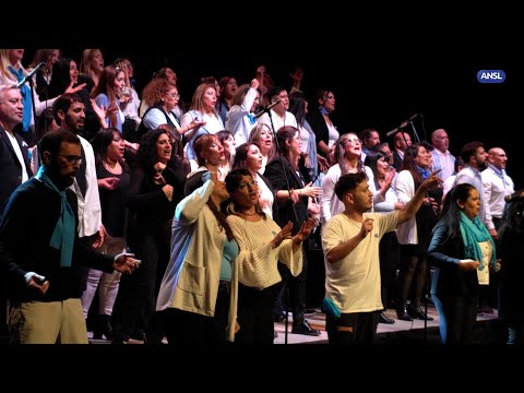 Claudio Poggi asistió al espectáculo ‘Llama inicial’ en el Cineteatro San Luis