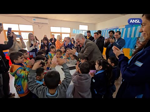 Claudio Poggi, goberndor de San Luis – Escuela San Martín Claudio Poggi, goberndor de San Luis – Escuela San Martín