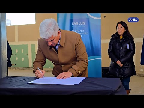 Claudio Poggi firmó el decreto de adjudicación para finalizar el CDI del barrio Unión Claudio Poggi firmó el decreto de adjudicación para finalizar el CDI del barrio Unión