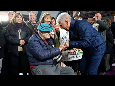 El gobernador Claudio Poggi acompañó a los adultos mayores que participaron en ‘Grandes Amigos’