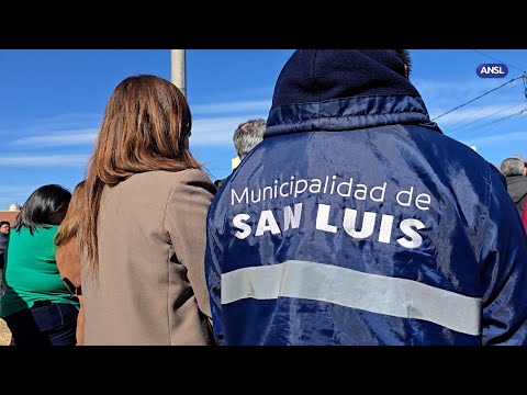 El Gobernador participó de la creación de una plazoleta en el barrio Gráfico