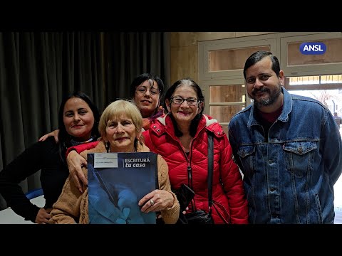 Familias de Pedernera y Dupuy recibieron las escrituras de la mano del Gobernador Familias de Pedernera y Dupuy recibieron las escrituras de la mano del Gobernador