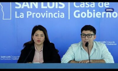 Realización del festival para adultos mayores Entre Risas y Recuerdos en la Nave Cultural