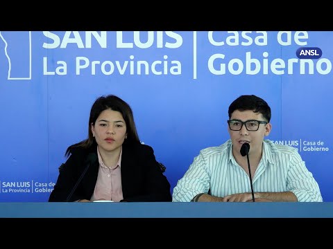 Realización del festival para adultos mayores Entre Risas y Recuerdos en la Nave Cultural