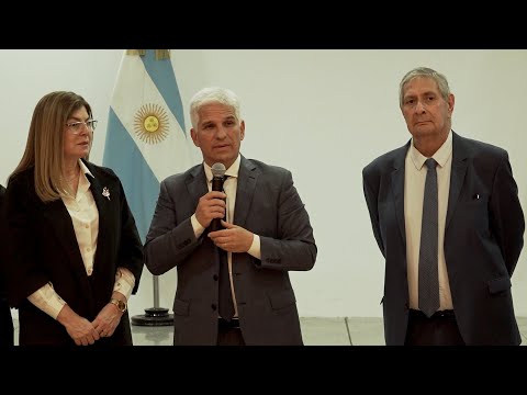 ‘Un funcionario tiene que tener vocación de servicio, ser idóneo y buena gente’